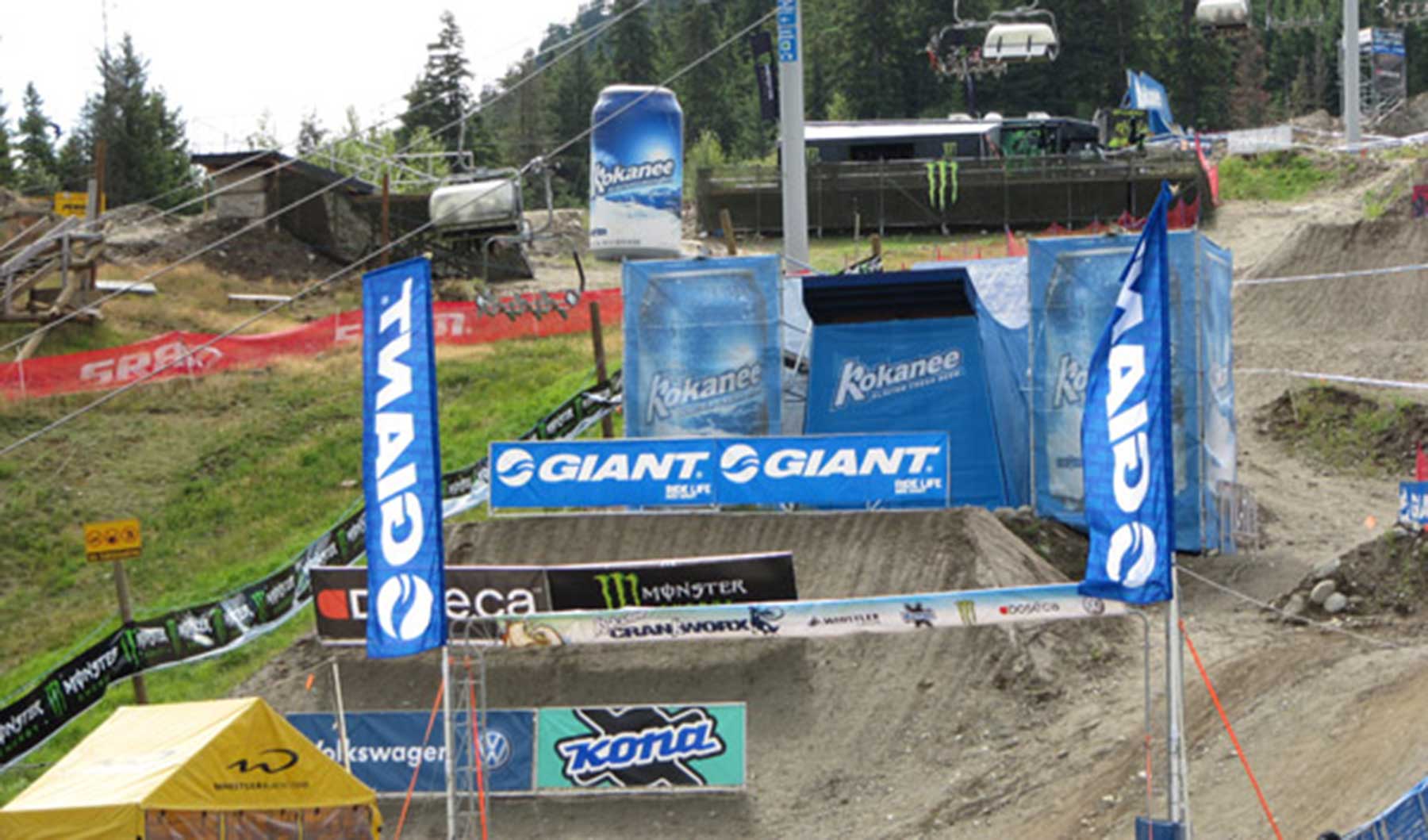 Giant-signs_and_banners_06